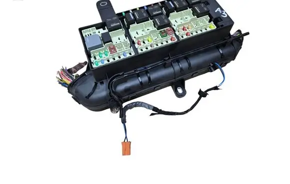 Jaguar F-Pace Fuse module HK8314A067FA P00139825C