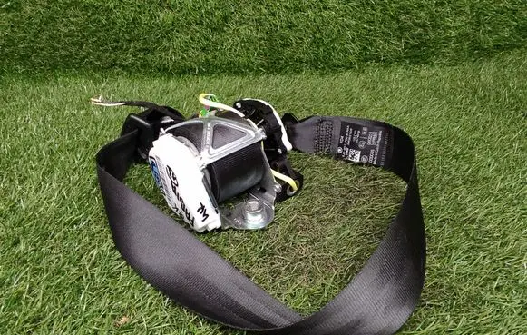 Skoda Fabia Mk2 (5J) Front seatbelt 5J0857702B 34066168
