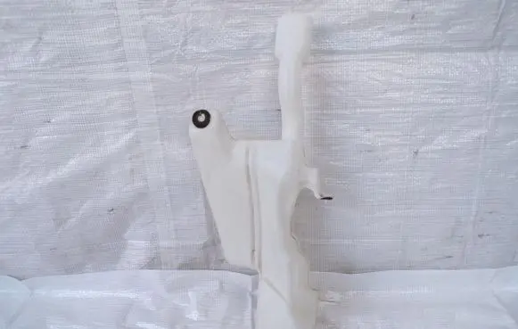 Windshield washer fluid reservoir/tank