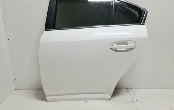 Toyota Avensis T270 Rear door