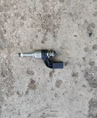 Volkswagen PASSAT B7 Fuel injector 03c906036k