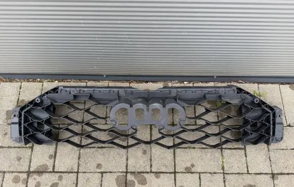 Audi Q3 F3 Front bumper upper radiator grill 83F853692