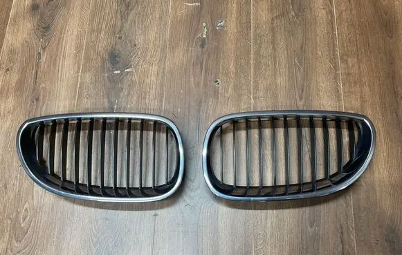 BMW 5 E60 E61 Front bumper upper radiator grill 7027061 7027062 7065701