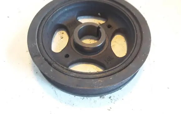 Toyota Avensis T250 Crankshaft pulley 2218