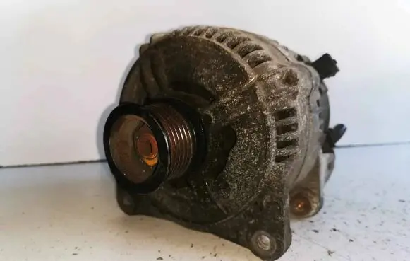 Volkswagen Golf III Generator/alternator 0123505011 028903025S
