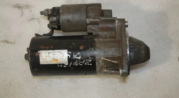 Opel Zafira B Starter motor 0986XA8370 0986017790