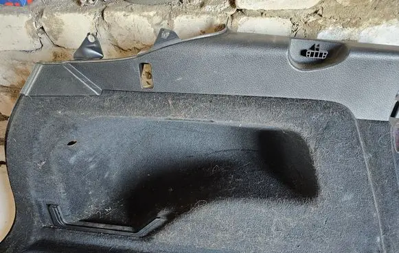 Volkswagen Touareg II Trunk/boot lower side trim panel 7P6863819