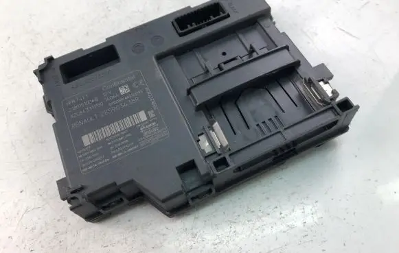 Renault Clio IV Other control units/modules 285903438R