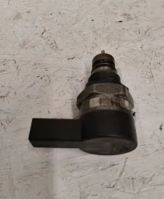 BMW 5 E60 E61 Fuel pressure regulator 0281002481 12626181