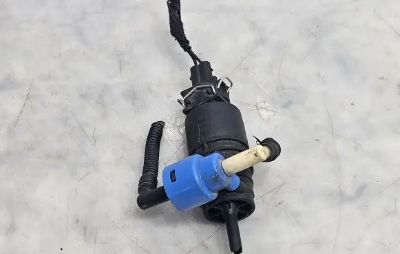 Opel Zafira B Windscreen/windshield washer pump 100550005