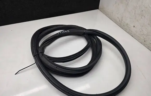 Mercedes-Benz Sprinter W906 Front door rubber seal