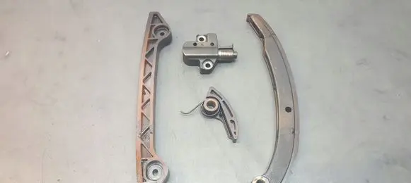 Mazda 5 Slide rail for timing chain 0606082252
