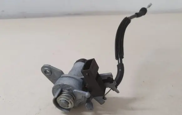 Audi A6 S6 C6 4F Tailgate exterior lock 8E0827573