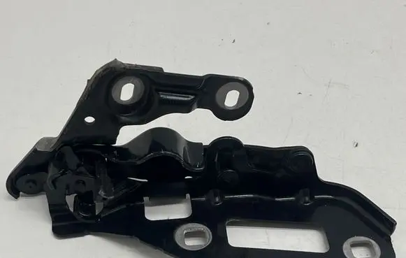 Engine bonnet/hood hinges