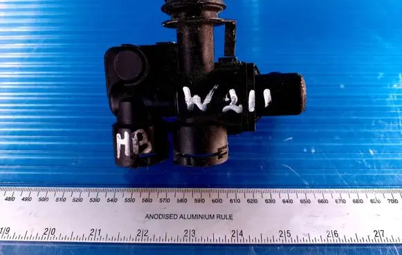Mercedes-Benz E W211 Coolant heater control valve 2118320084 A2118320084