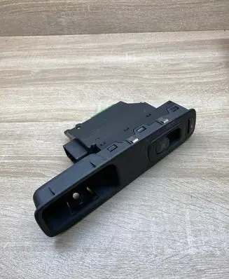 Volvo V70 Electric window control switch 8682950