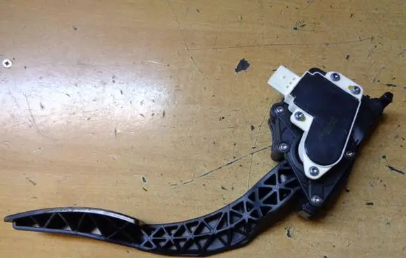Opel Mokka Accelerator throttle pedal 95087911