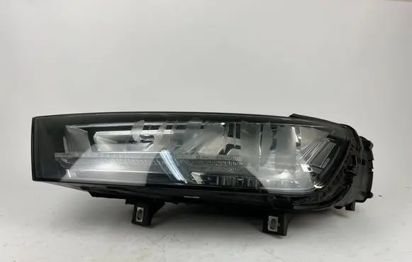 Audi Q7 4M Headlight/headlamp 4M0941033B