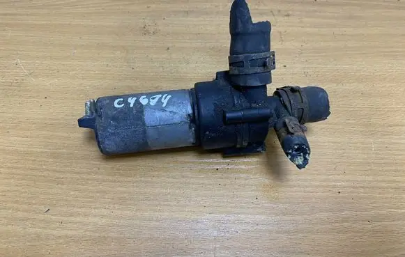 Mercedes-Benz E W210 Water pump 0018353564 C4694