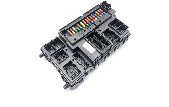 Ford Mondeo MK V Fuse module FU5T-15604-DFB