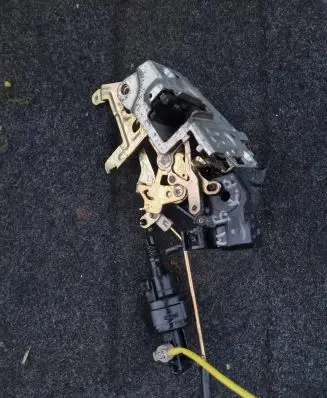 Mercedes-Benz C W202 Front door lock