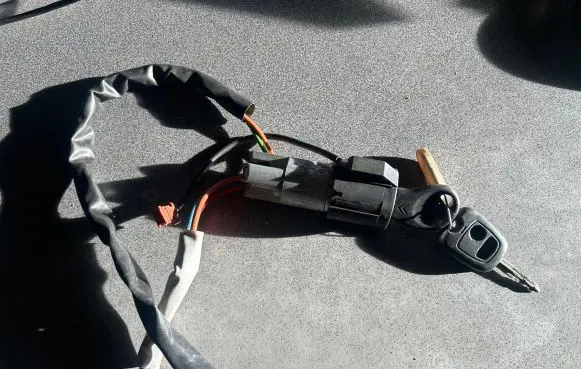 Citroen C4 I Ignition lock 9641551180
