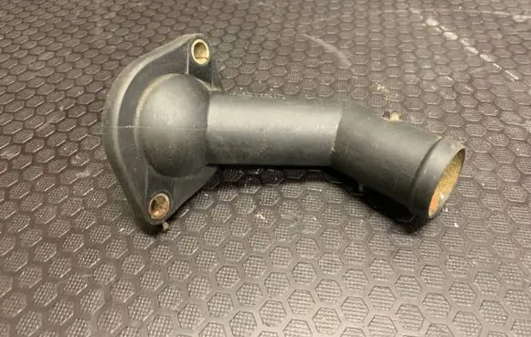 Volkswagen Touran I Engine coolant pipe/hose 06A121121C 038121121D