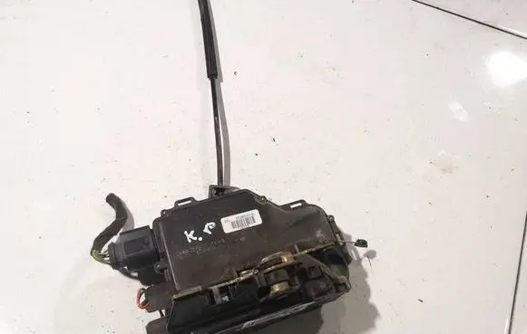 Volkswagen Golf IV Front door lock 3B2837019