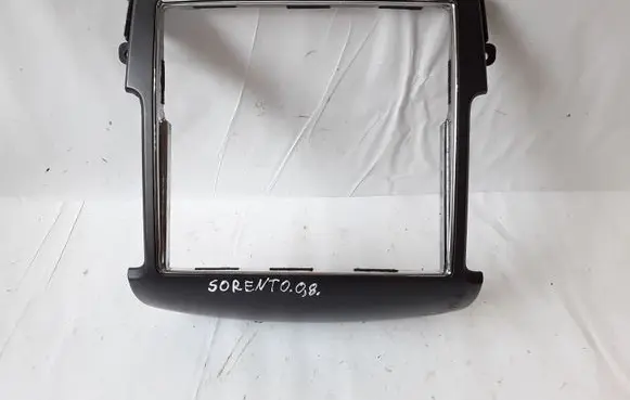 KIA Sorento Radio/GPS head unit trim NOCODE
