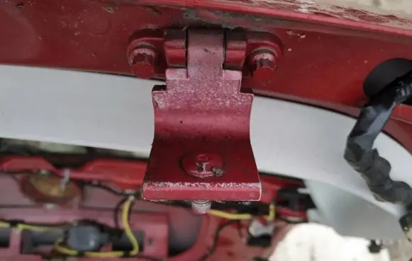 Volkswagen Golf V Tailgate/trunk/boot hinge