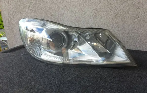 Skoda Octavia Mk2 (1Z) Headlight/headlamp 1Z1941016F