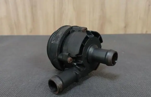 Mercedes-Benz B W246 W242 Water pump 0005000686 A0005000686