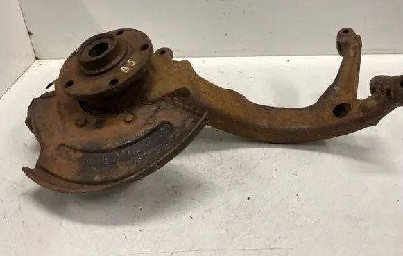 Volkswagen PASSAT B5 Front wheel hub