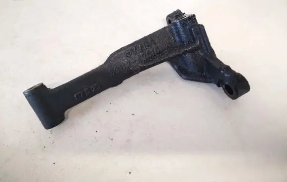 Toyota RAV 4 (XA30) Engine mounting bracket 3311842010 33118-42010