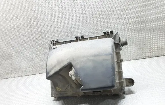 Opel Signum Air filter box 55350912