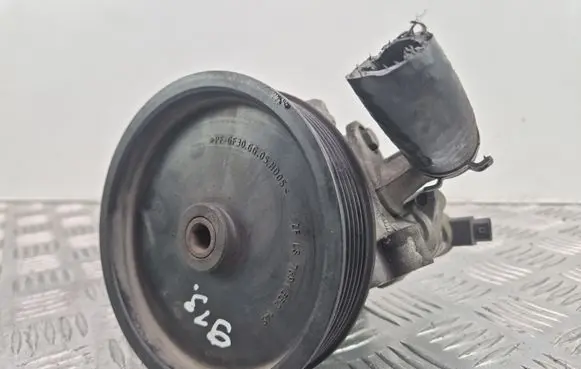 Mercedes-Benz E W212 Power steering pump A0064666801