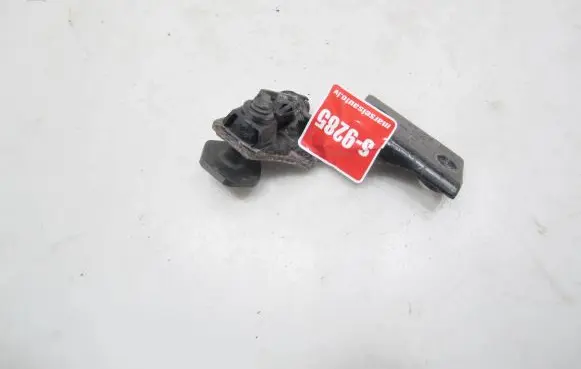 Headlight/headlamp mounting bracket