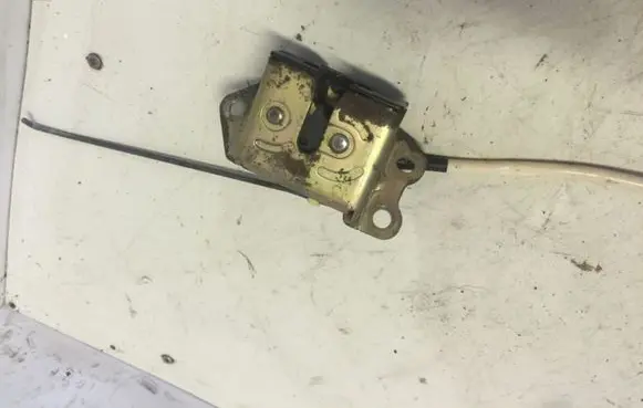 Toyota Avensis T220 Tailgate/trunk/boot lock/catch/latch