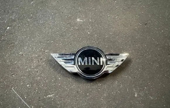 Mini One - Cooper Clubman R55 Manufacturer badge logo/emblem 2754973
