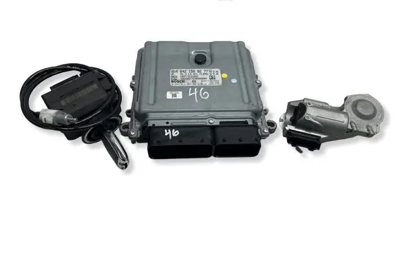Mercedes-Benz CLS C219 Engine ECU kit and lock set A6421508277