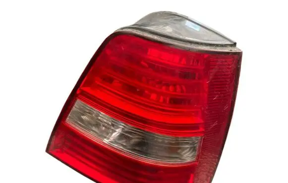 KIA Sorento Rear/tail lights 9243E5