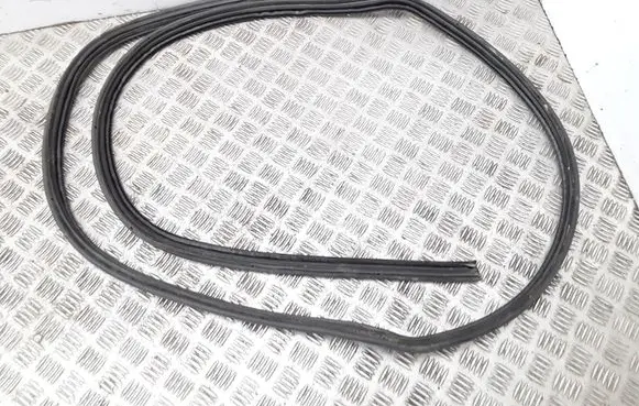 Trunk rubber seal (body)