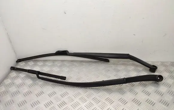 Front wiper blade arm