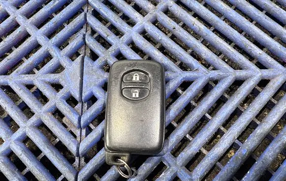 Toyota Prius (XW30) Ignition key/card 