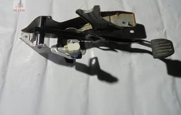 Volvo XC60 Brake pedal