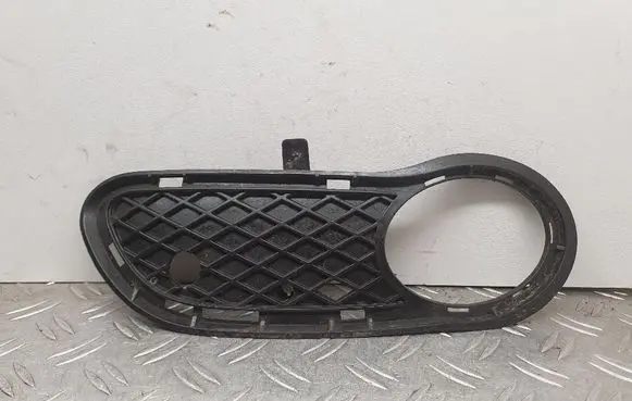 Mercedes-Benz C W203 Front bumper lower grill A2038851023