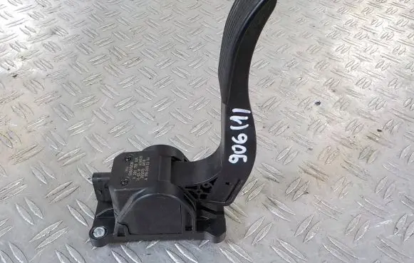 Mercedes-Benz Sprinter W906 Accelerator throttle pedal A9063000304 A04565 0280755025