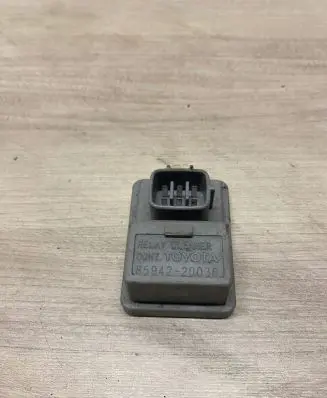Toyota Avensis T270 Light washer relay 8594220030