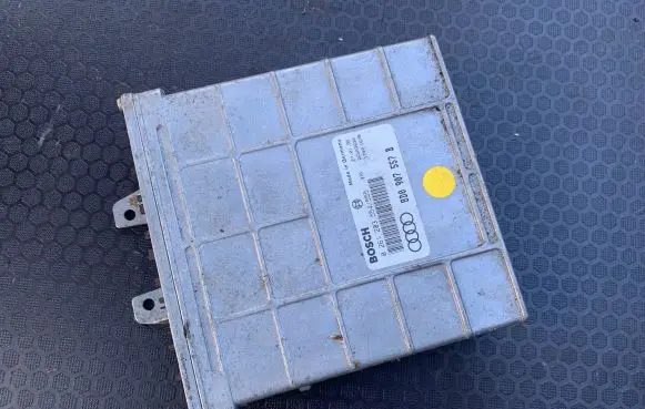 Audi A4 S4 B5 8D Engine control unit/module 8D0907557B 26SA3830 0261203554