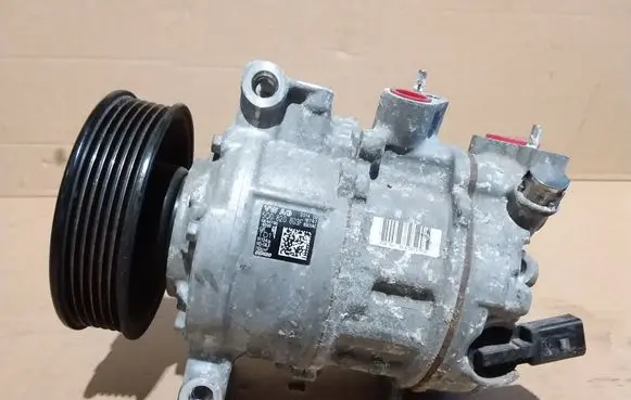 Volkswagen Golf VII Air conditioning (A/C) compressor (pump) 5Q0820803F